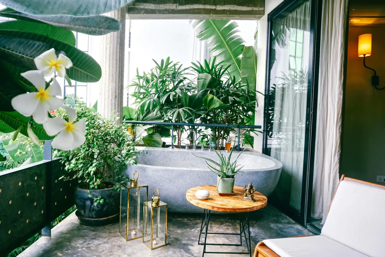 Outdoor terrazzo bath surrounded by treetops